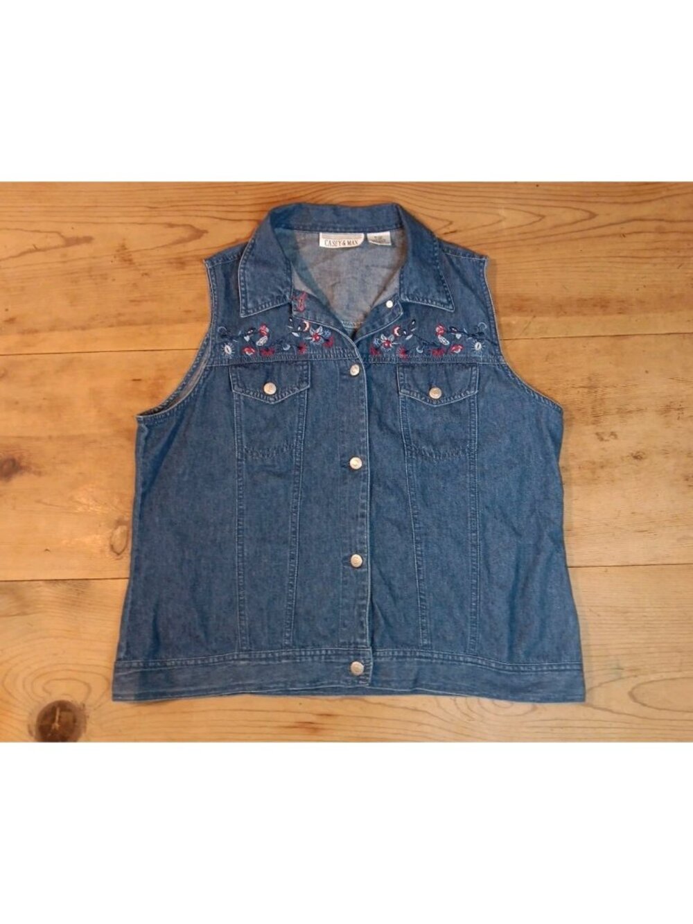 Casey & Max Denim Vest Womens M Sleeveless Floral Embroidery Button Cottagecore